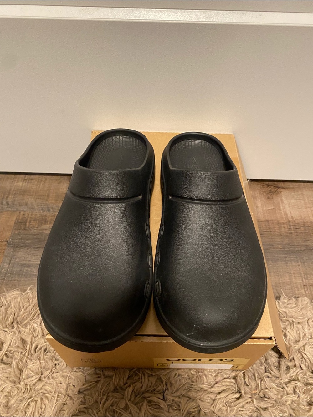 OOFOS size 10 women/8 menBlack Slip-On Recovery Clog - Picture 2 of 8